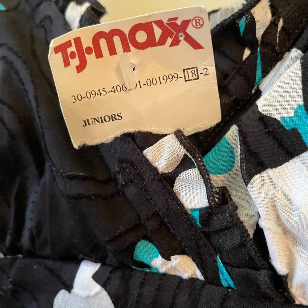 Snap: Black, White, & Blue Flower Patterned Sundress - Picture 3 of 5